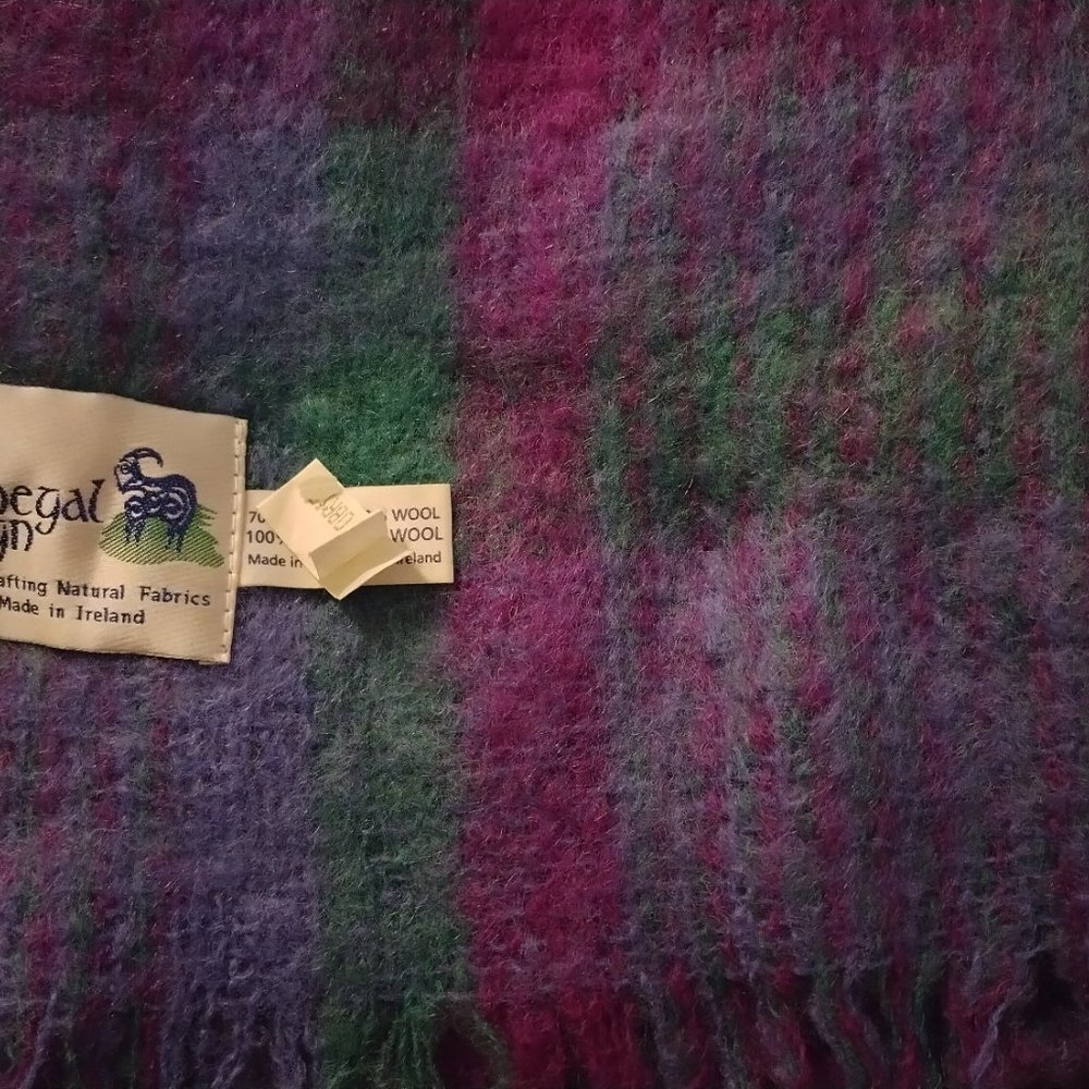 Donegal Design Wool Throw - Picture 4 of 4